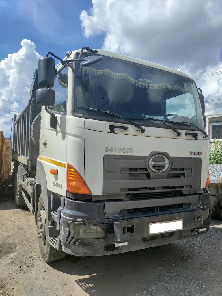 Самосвал Hino